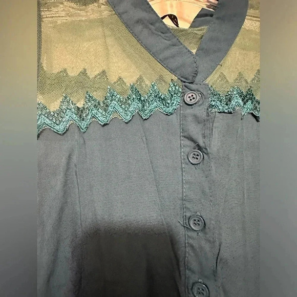 Mine turquoise sleeveless button up tie front size M - Picture 2 of 7